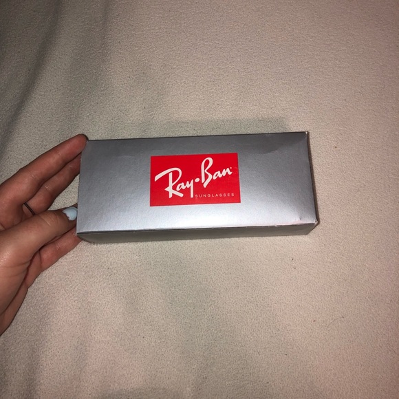 Ray-Ban Sunglasses - Picture 4 of 6
